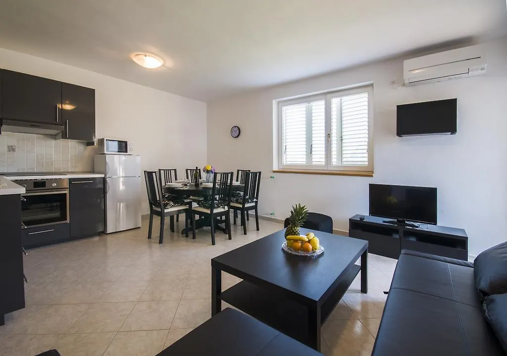 Apartment Casablanca Pola 0*,  Croazia
